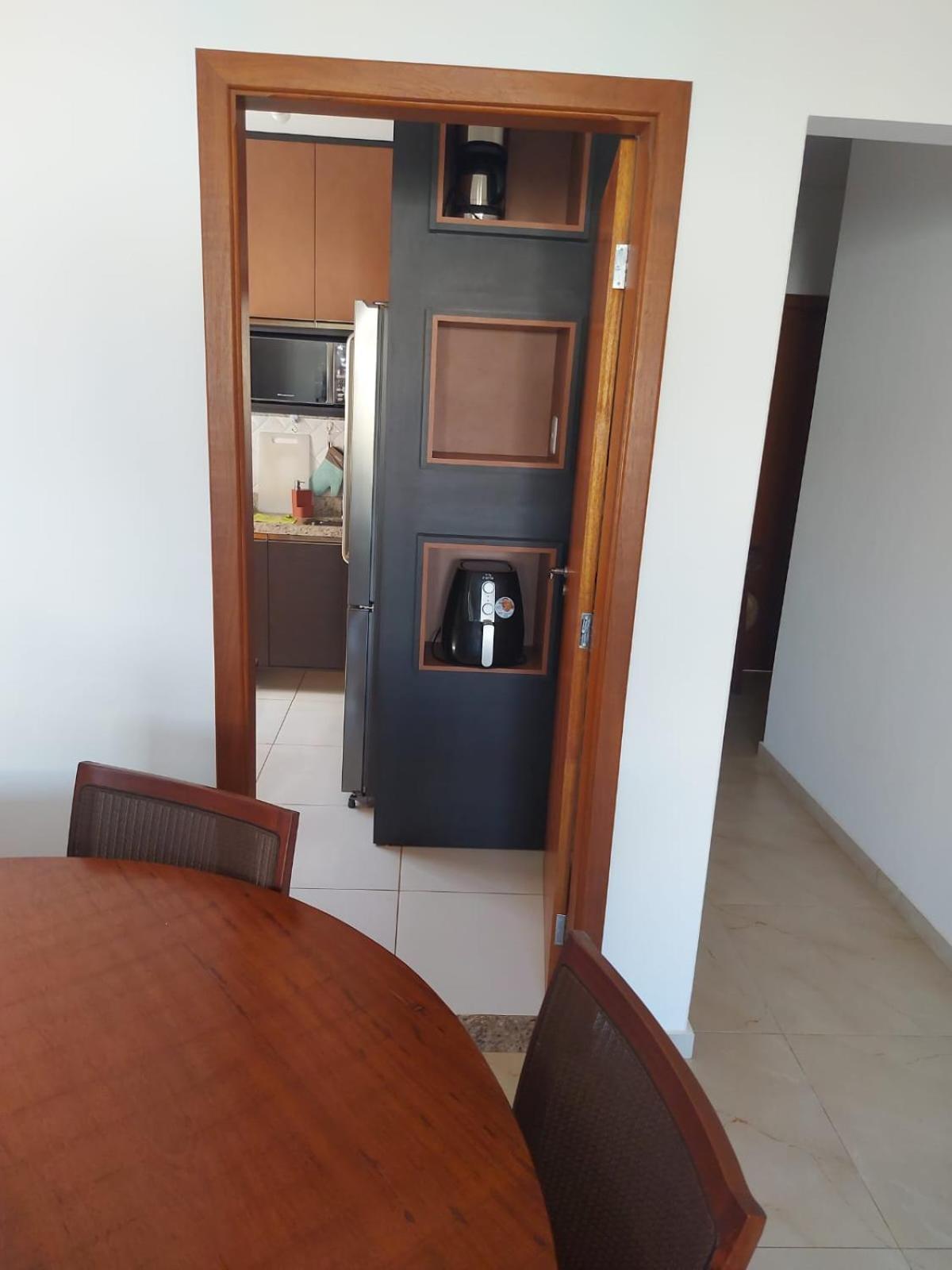 Privativo Em Residencia Familiar Com Ar-condicionado E Cama De Casal Homestay *