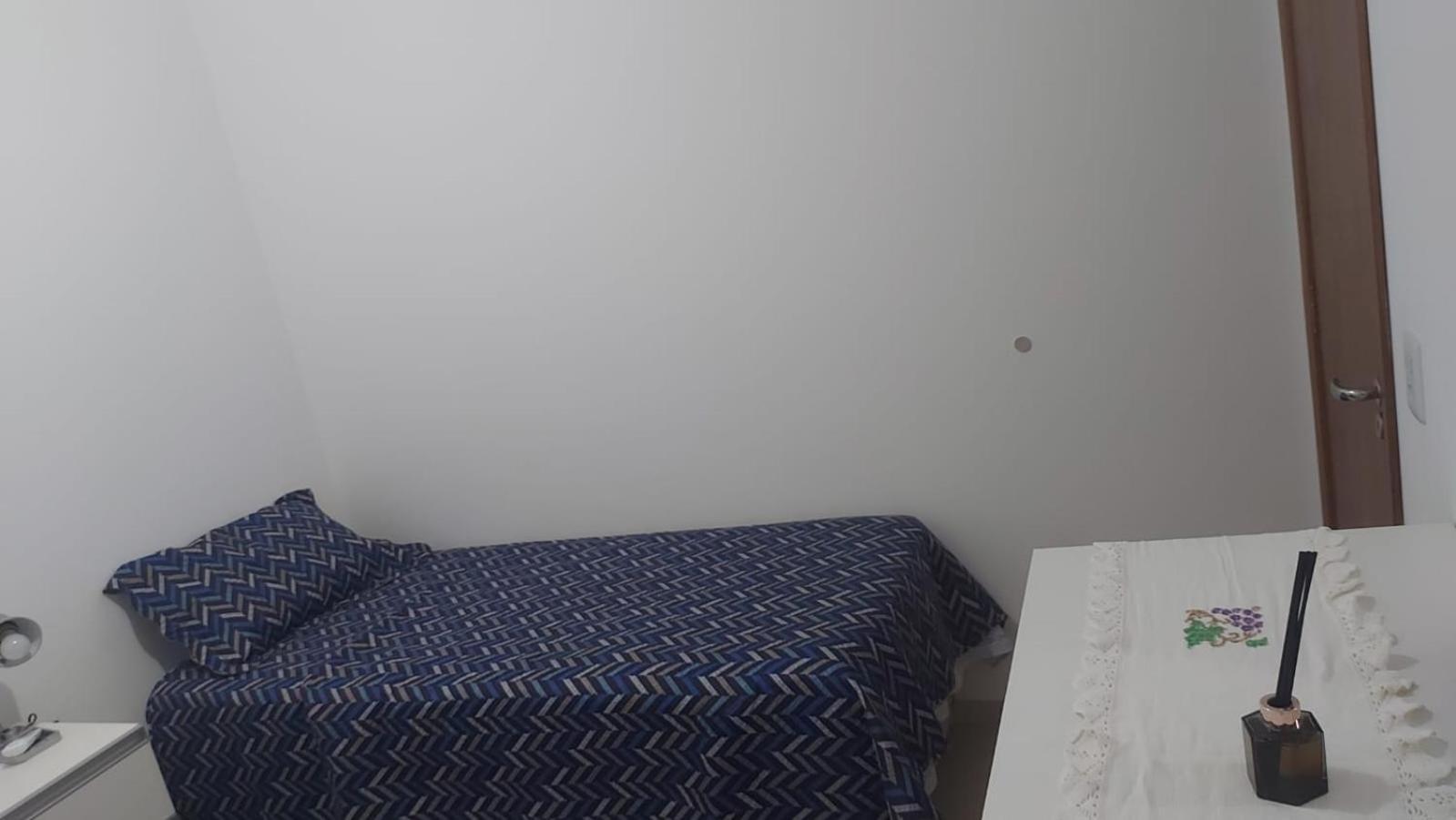 Privativo Em Residencia Familiar Com Ar-condicionado E Cama De Casal *