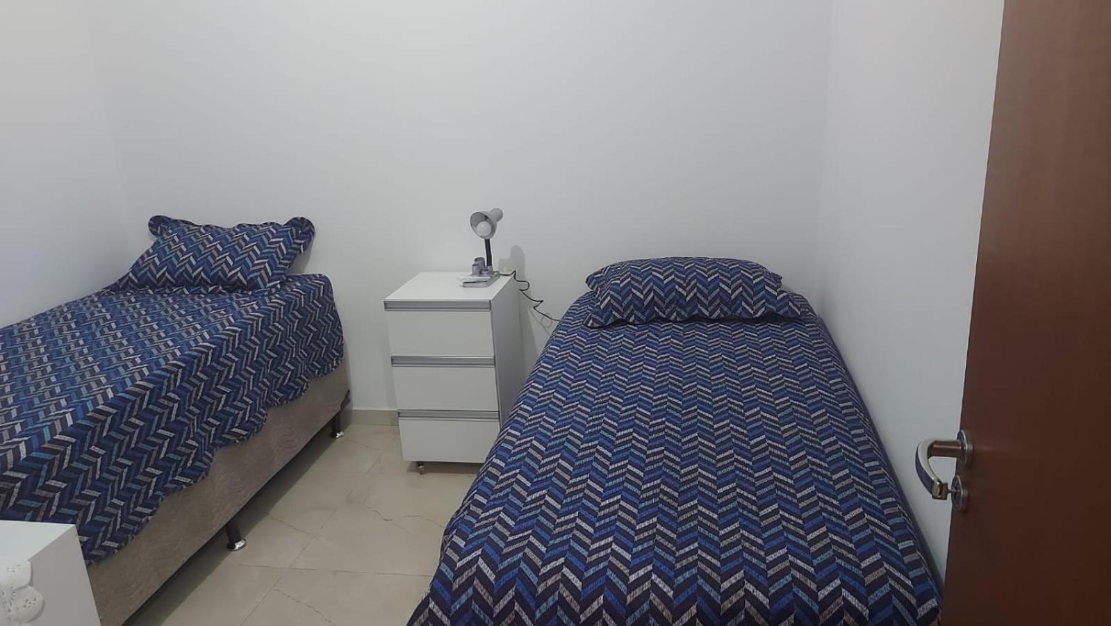 Privativo Em Residencia Familiar Com Ar-condicionado E Cama De Casal Campo Grande (Mato Grosso do Sul)